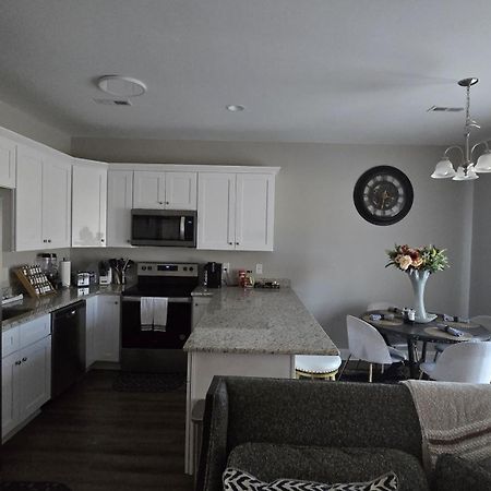 Gorgeous 3 Bedroom Home With Cable Tv In All Rooms & Free Wi-Fi コンコード エクステリア 写真