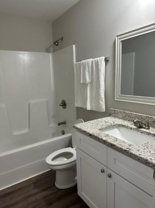Gorgeous 3 Bedroom Home With Cable Tv In All Rooms & Free Wi-Fi コンコード エクステリア 写真