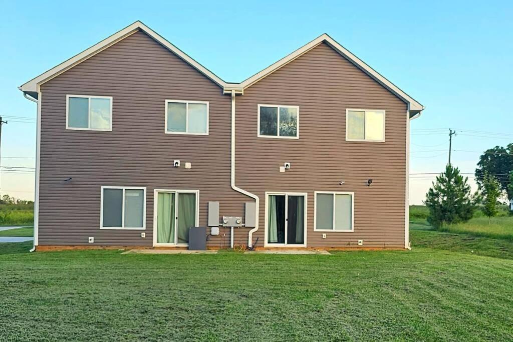Gorgeous 3 Bedroom Home With Cable Tv In All Rooms & Free Wi-Fi コンコード エクステリア 写真