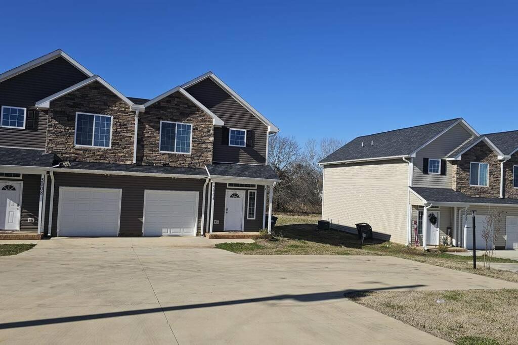 Gorgeous 3 Bedroom Home With Cable Tv In All Rooms & Free Wi-Fi コンコード エクステリア 写真