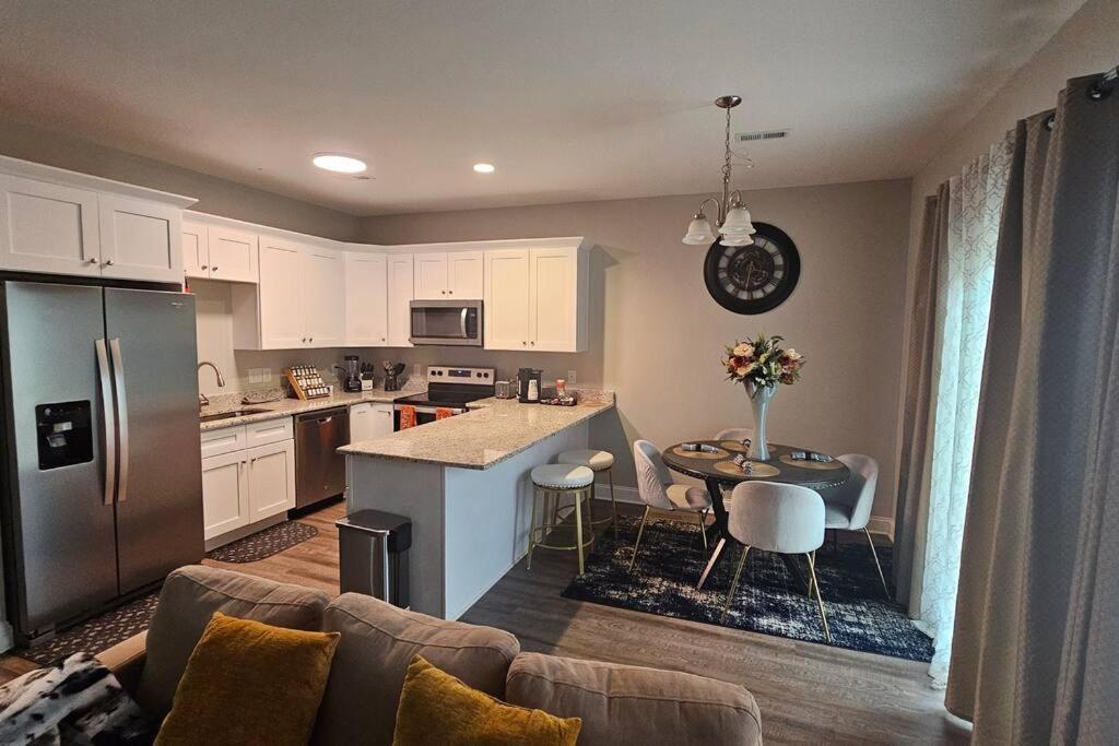 Gorgeous 3 Bedroom Home With Cable Tv In All Rooms & Free Wi-Fi コンコード エクステリア 写真