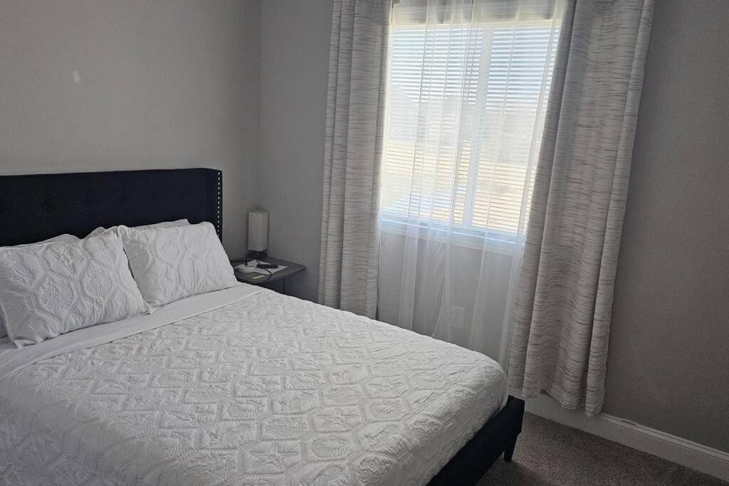Gorgeous 3 Bedroom Home With Cable Tv In All Rooms & Free Wi-Fi コンコード エクステリア 写真