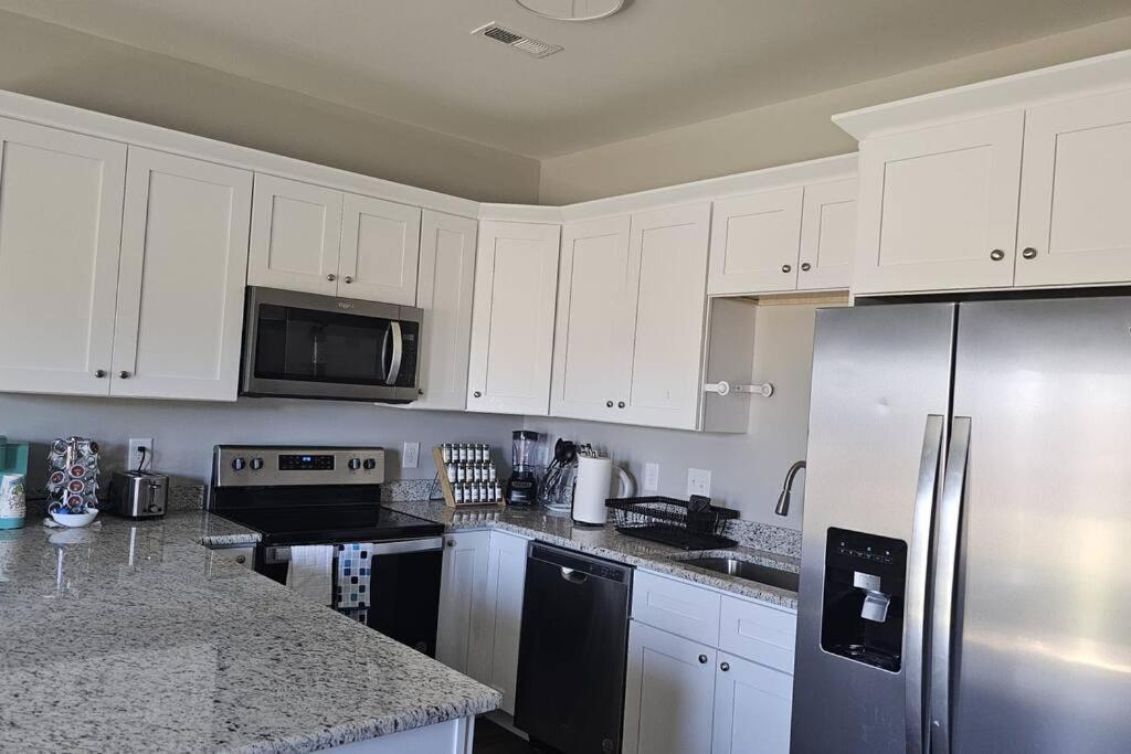 Gorgeous 3 Bedroom Home With Cable Tv In All Rooms & Free Wi-Fi コンコード エクステリア 写真